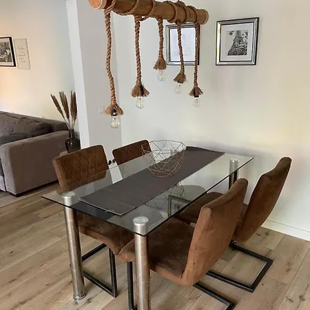 Mit Garten Und Ueberdachter Terrasse *