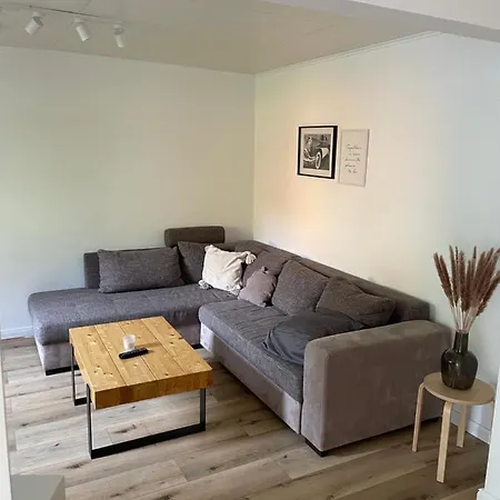 Mit Garten Und Ueberdachter Terrasse Daire