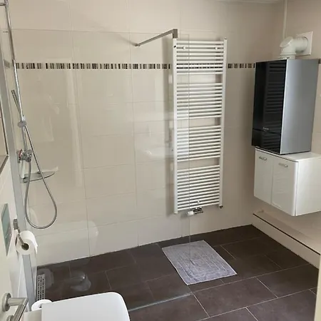 Mit Garten Und Ueberdachter Terrasse *