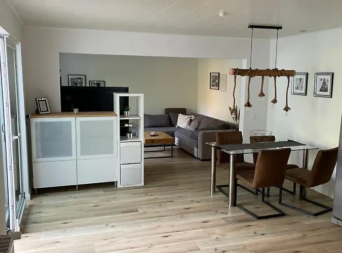 Mit Garten Und Ueberdachter Terrasse Ense