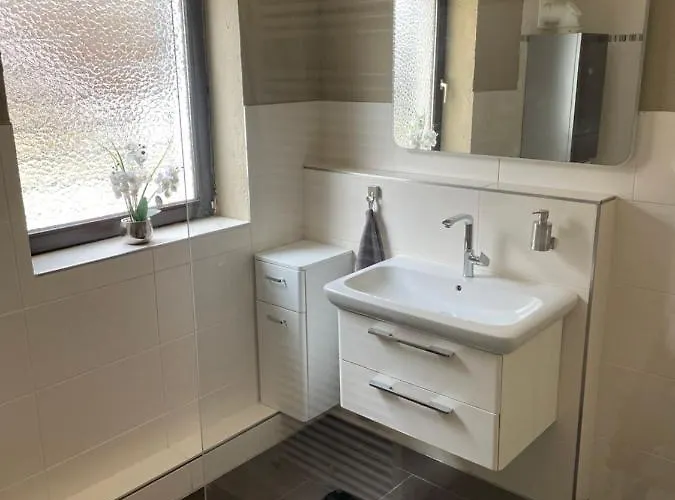 Mit Garten Und Ueberdachter Terrasse Apartment