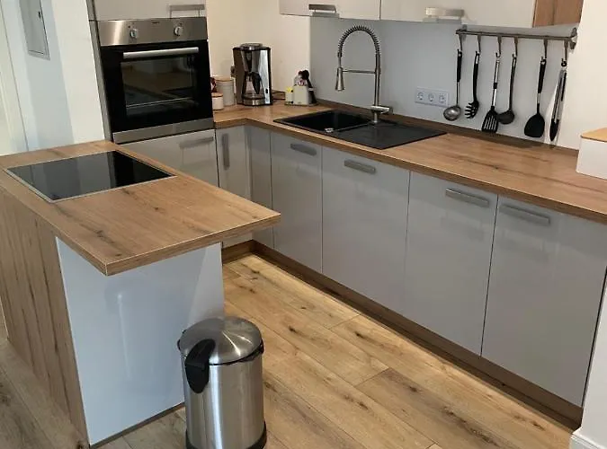 Mit Garten Und Ueberdachter Terrasse *