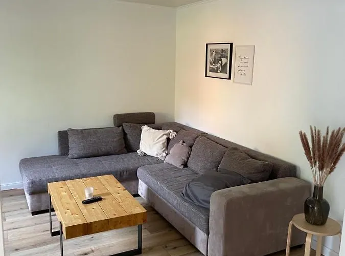 Mit Garten Und Ueberdachter Terrasse Apartment