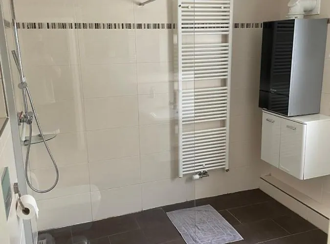 Mit Garten Und Ueberdachter Terrasse *